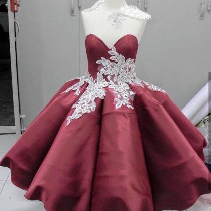 Charming Satin Prom Dresses With Lace Appliques..