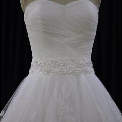 Sweetheart Neck A-line White Lace Wedding Dresses..