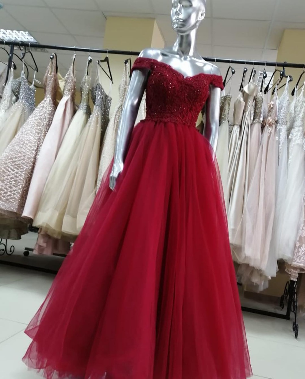Off Shoulder Prom Evening Dresses Shining Crystals Lace Appliques Long Party Gowns Sleeveless Tulle Formal Ball Gown